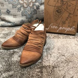 Free People, Style: Lost Valley Ankle Boot, Size 37 Euro, Taupe